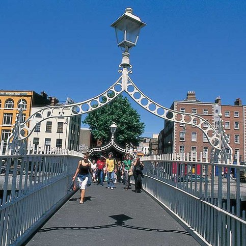 Die Ha'Penny Bridge über den Liffey